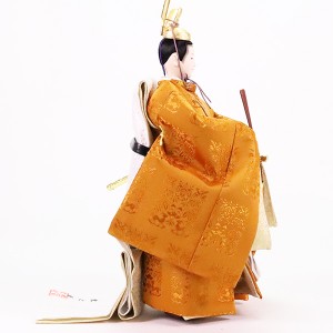 お殿様の着る黄櫨染は、天皇陛下のみが着用を許された格式高い衣装になります。